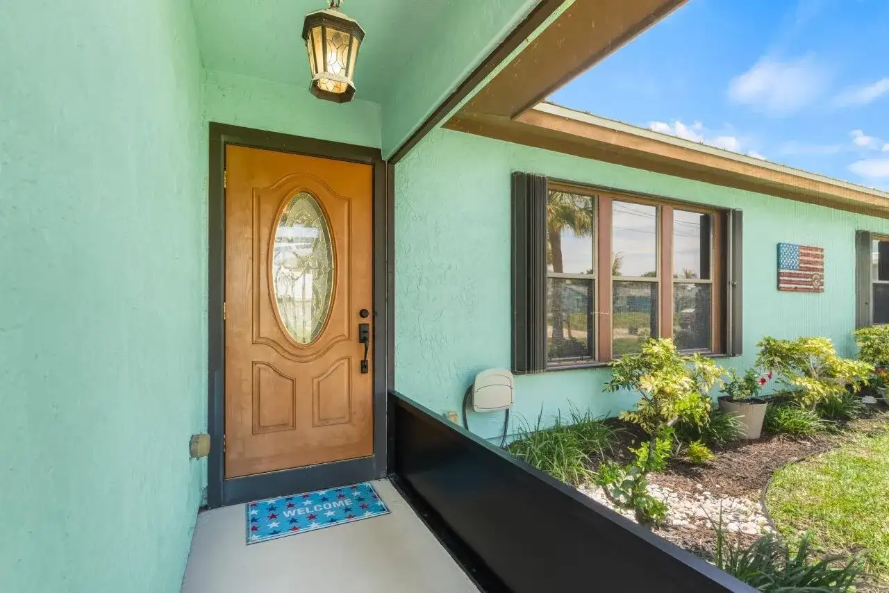 1636 NE Darlich Avenue, Jensen Beach FL 34957 photo 4