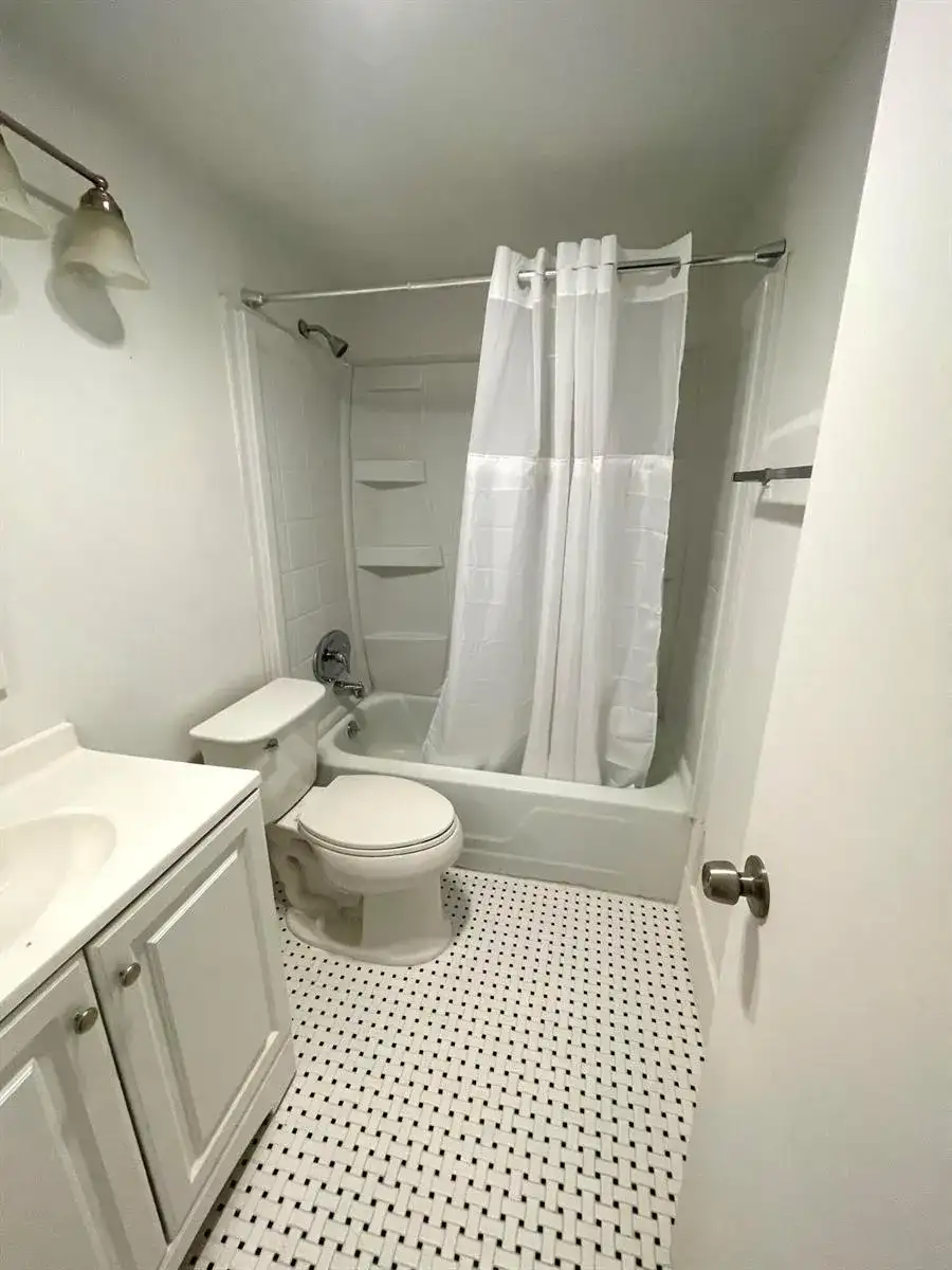 203 Easthampton I, West Palm Beach FL 33417 photo 4