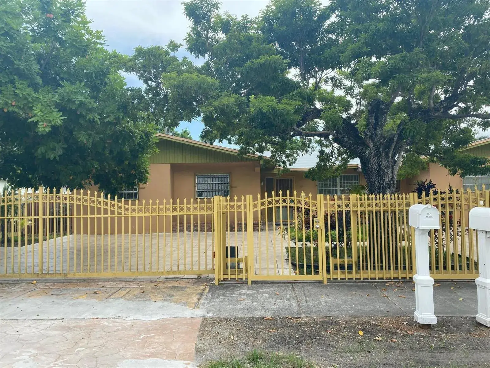 1050 NW 100th Street, Miami FL 33150