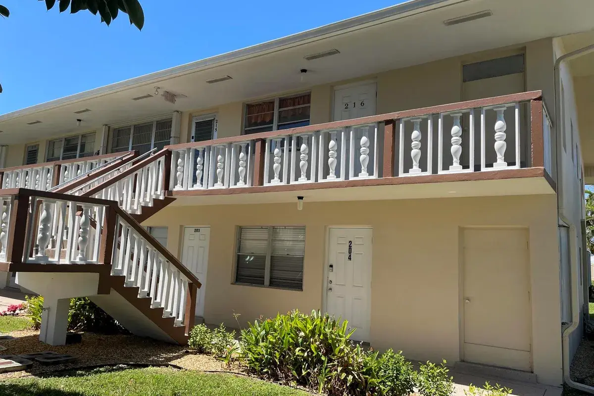 203 Easthampton I, West Palm Beach FL 33417