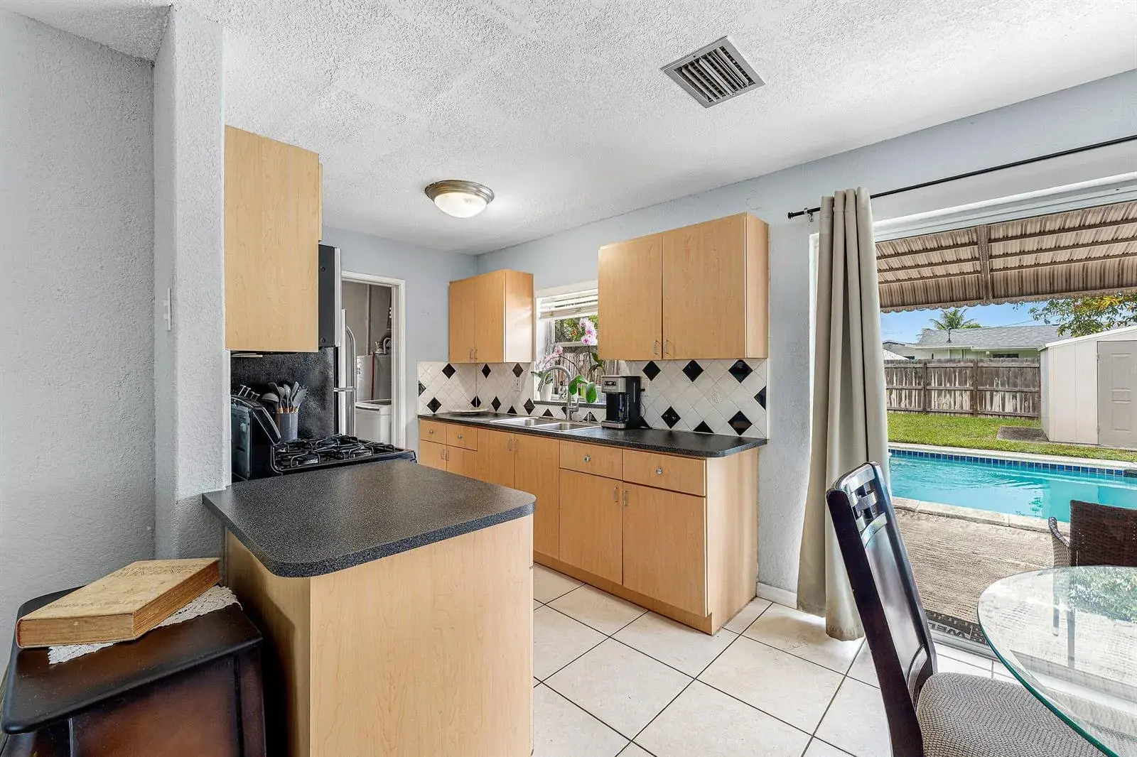 5543 SW 7th Street, Margate FL 33068