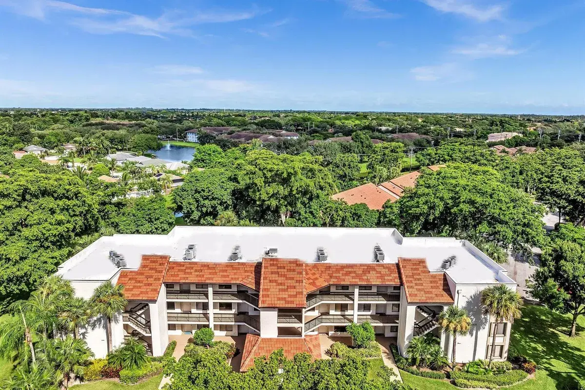 10143 Mangrove Drive # 203, Boynton Beach FL 33437