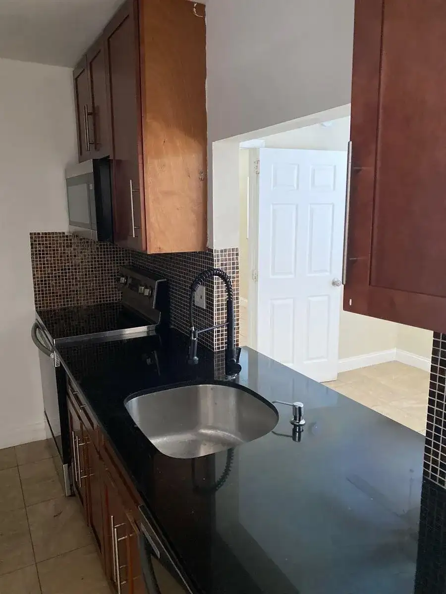 1444 Windsor Court # 1, Fort Lauderdale FL 33304 photo 2
