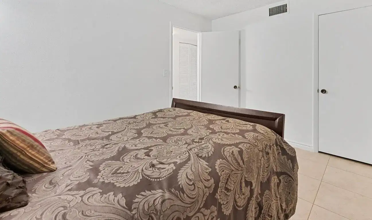 10821 N Military Trail Apt 19, Palm Beach Gardens FL 33410 photo 2