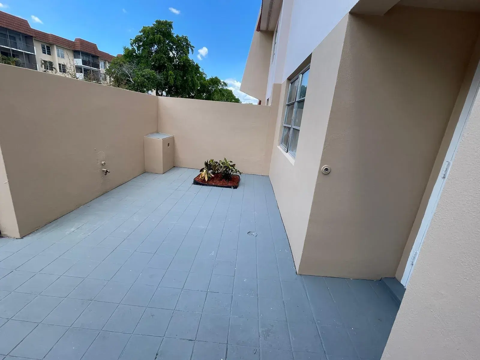 4140 Inverrary Drive # 15e, Lauderhill FL 33319