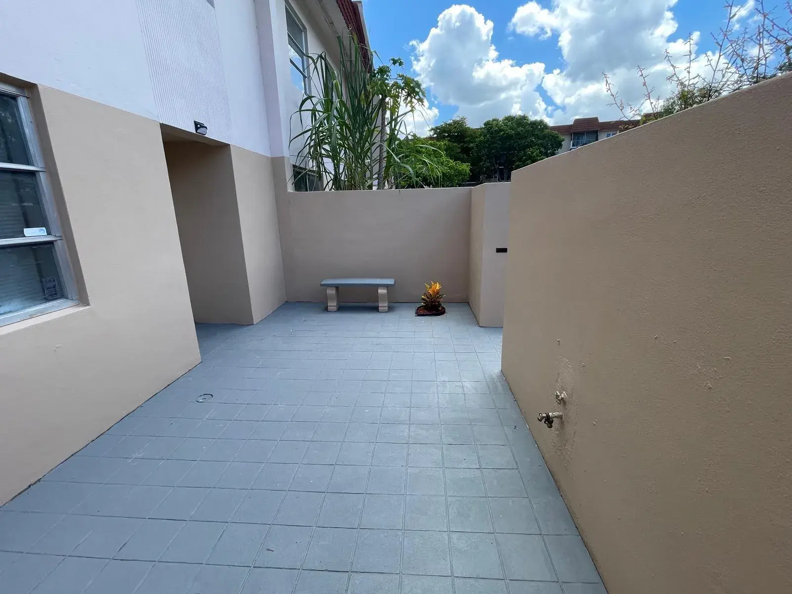 4140 Inverrary Drive # 15e, Lauderhill FL 33319