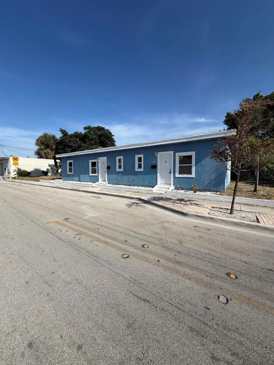 1117 3rd Avenue N # 1, FL 33460 photo 2
