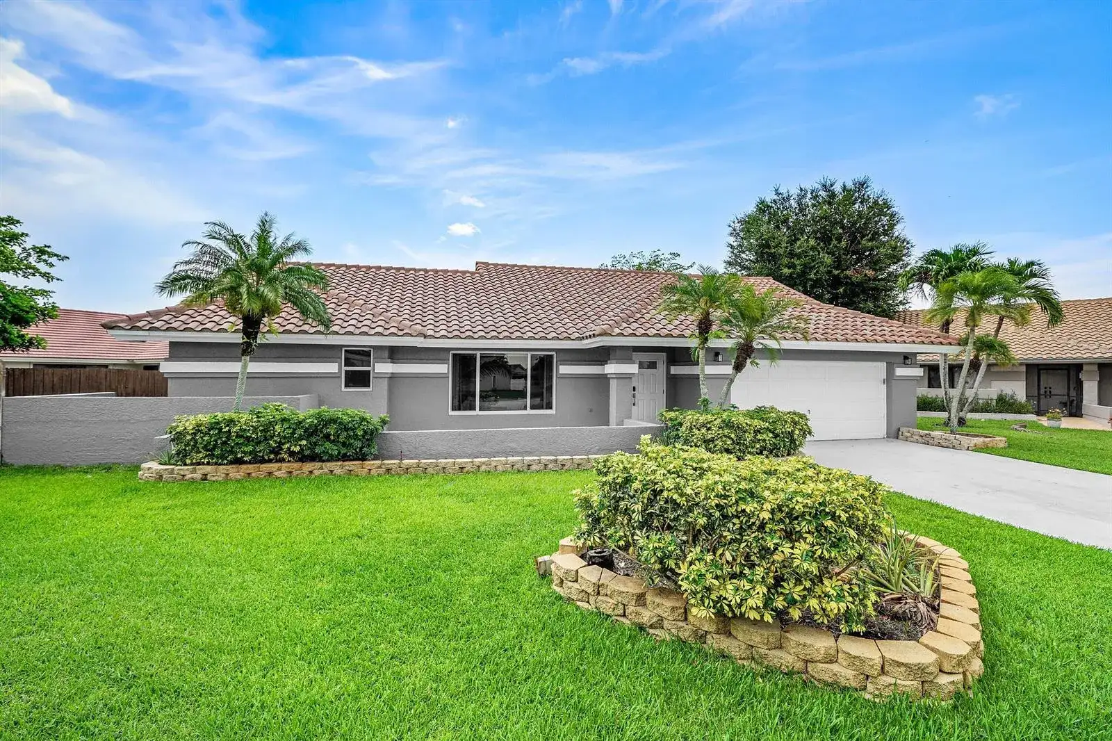 5781 Laurel Green Circle, Boynton Beach FL 33437 photo 2