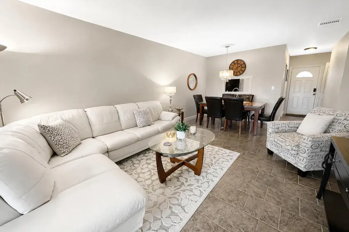 5131 W Oakland Park Boulevard # 202, Lauderdale Lakes FL 33313