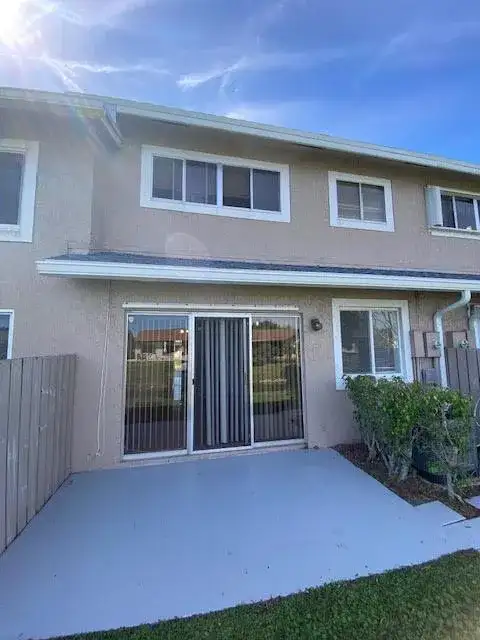 2217 Discovery Circle W, Deerfield Beach FL 33442 photo 3
