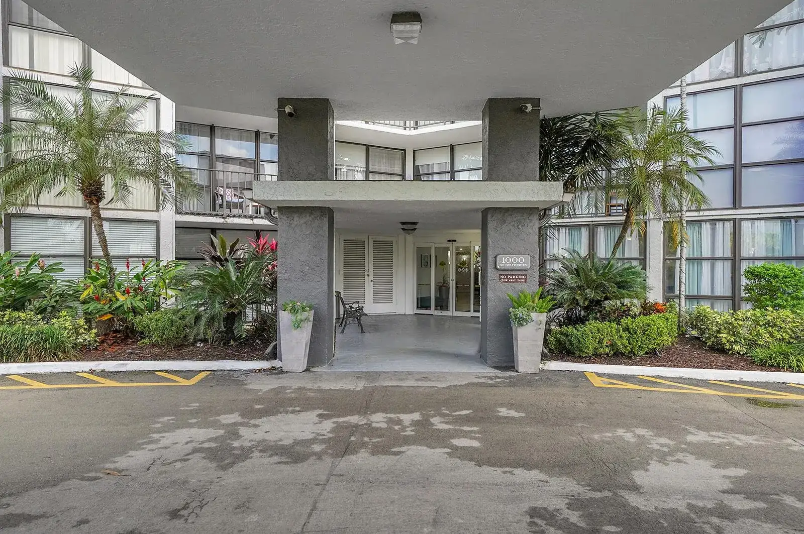 1000 Parkview Drive # 306, Hallandale Beach FL 33009 photo 2