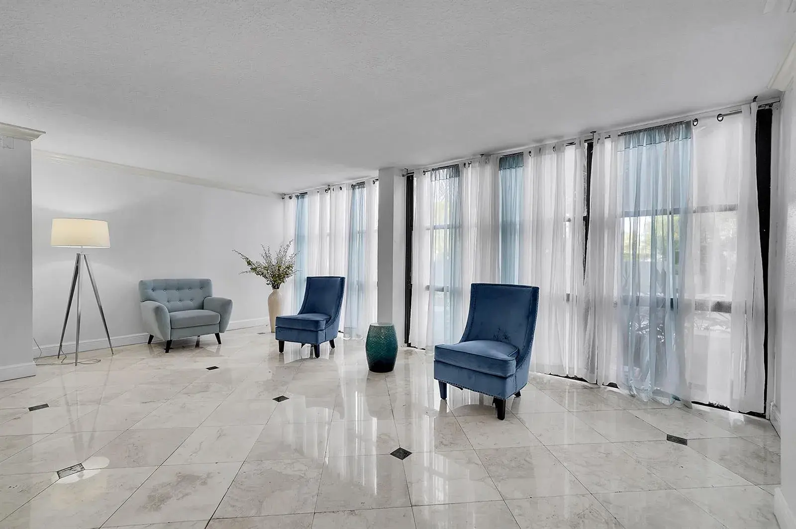1000 Parkview Drive # 306, Hallandale Beach FL 33009