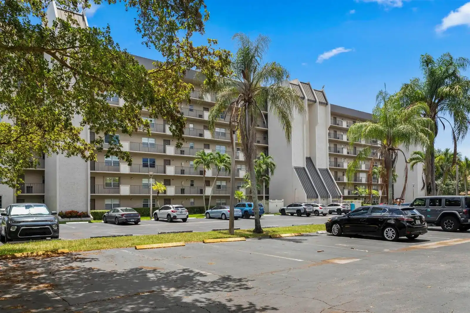 3150 W Rolling Hills Circle # 704, Davie FL 33328