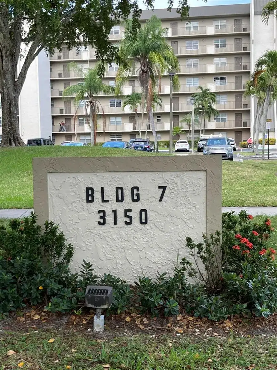 3150 W Rolling Hills Circle # 704, Davie FL 33328 photo 2