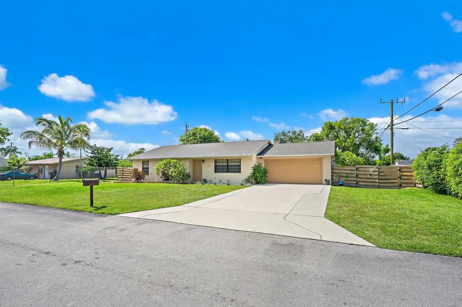9090 Palladium Place, Lake Worth FL 33467 photo 2