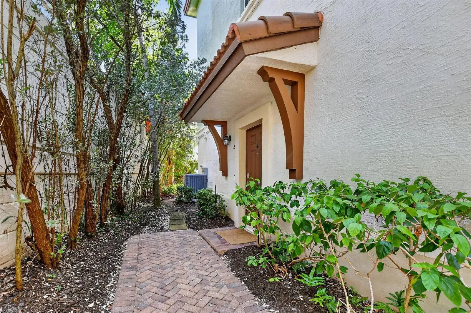 27 NW Hawthorne Place, Boca Raton FL 33432 photo 2