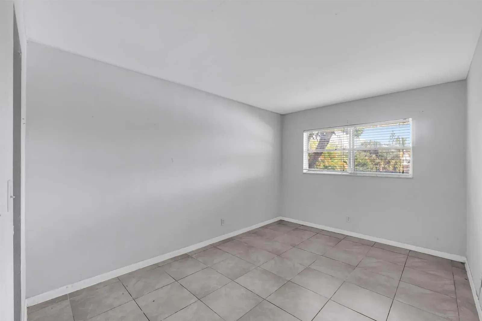4050 NE 12th Terrace # 38, Oakland Park FL 33334