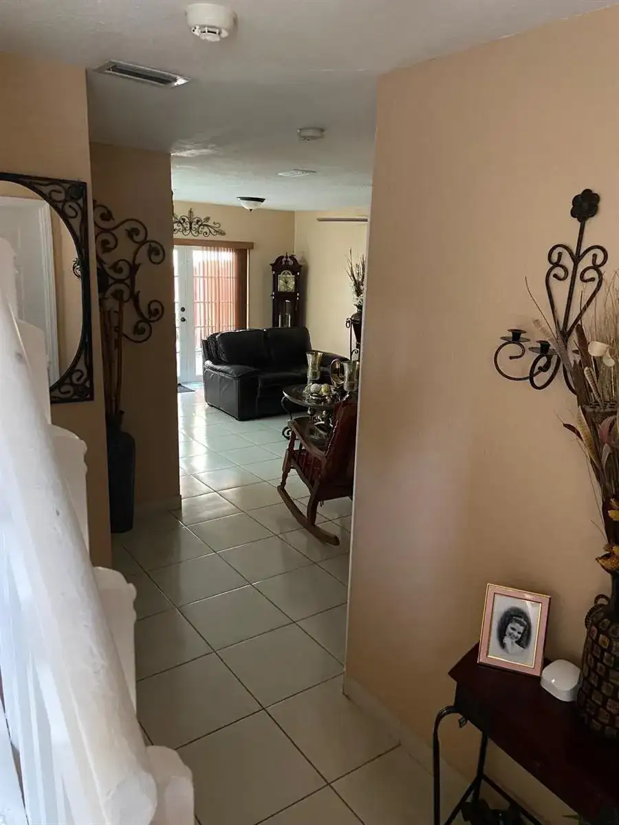 8752 NW 107th Terrace # 8752, Hialeah Gardens FL 33018 photo 2