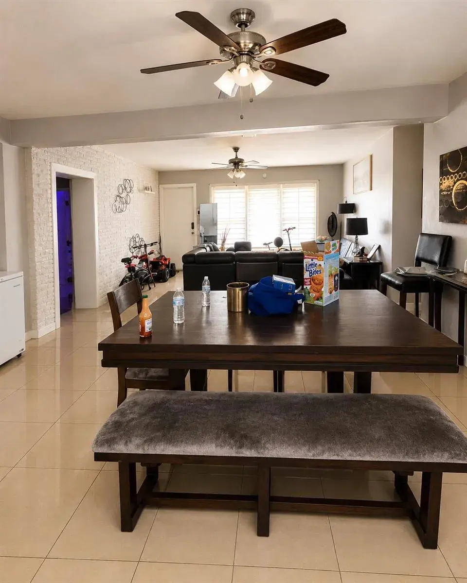 557 W Dayton Circle, Fort Lauderdale FL 33312