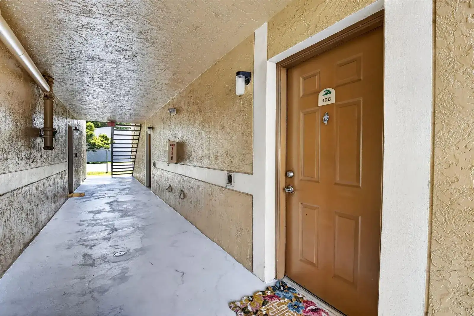 300 Palm Circle W # 106, Pembroke Pines FL 33025 photo 2