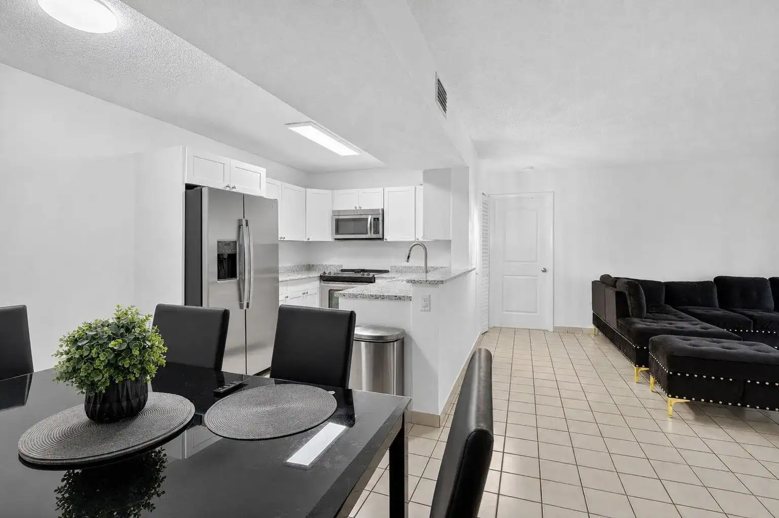 300 Palm Circle W # 106, Pembroke Pines FL 33025 photo 3