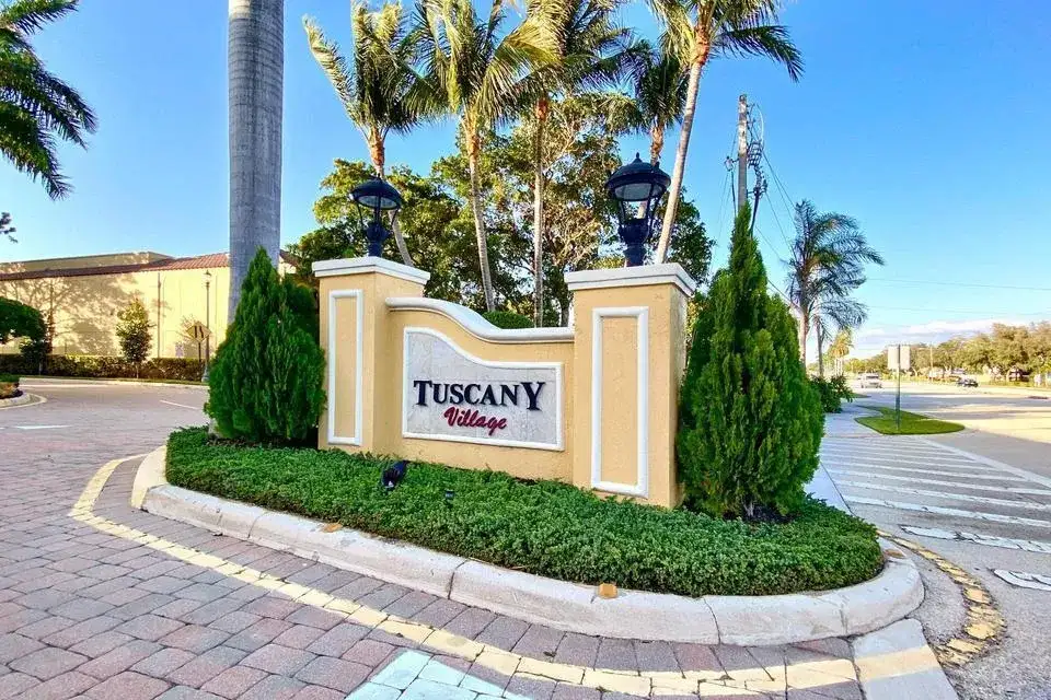 210 NE 69th Circle, Boca Raton FL 33487 photo 2