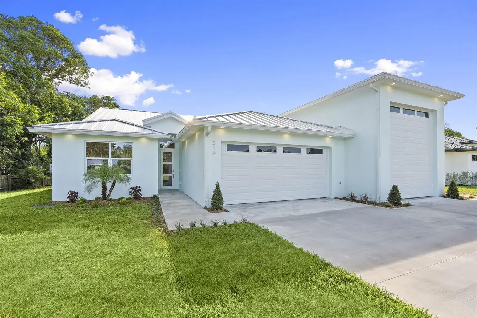 516 SE Alamanda Way, Stuart FL 34996 photo 2