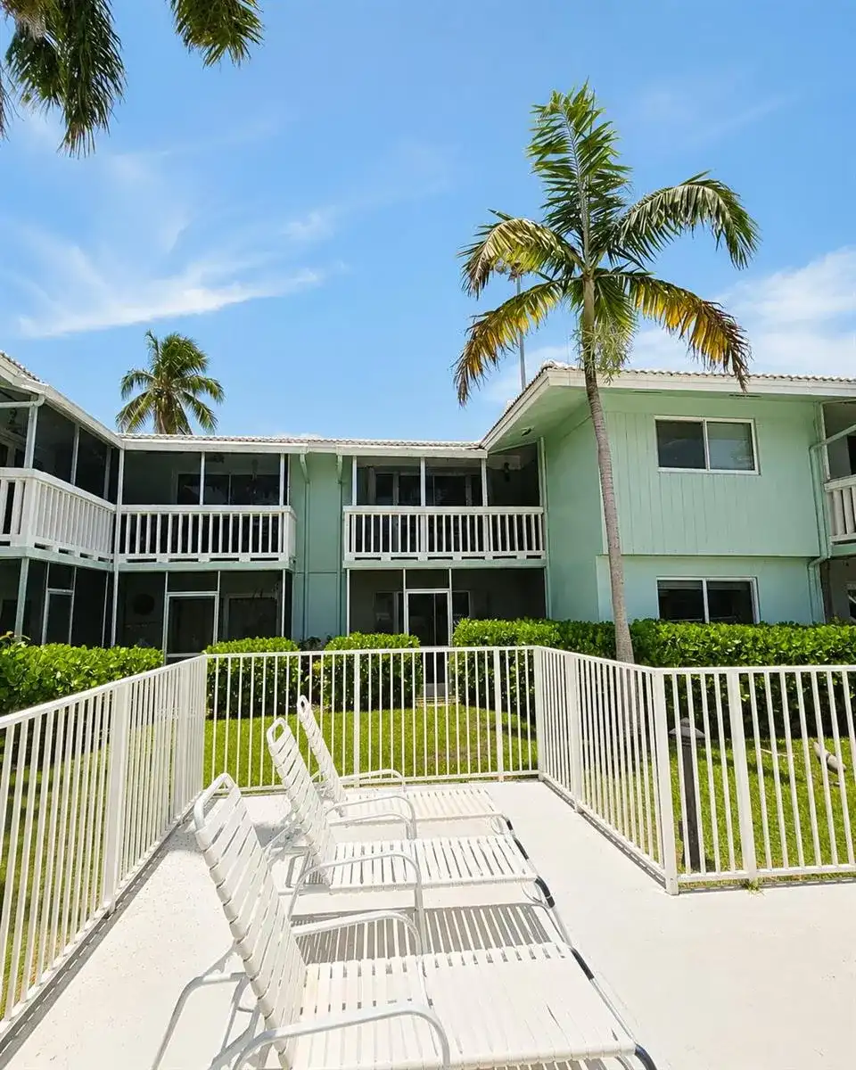 322 N Federal Highway # 239, Deerfield Beach FL 33441