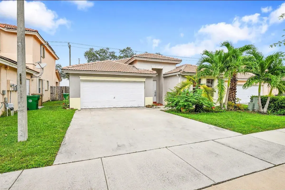 13761 N Garden Cove Circle, Davie FL 33325