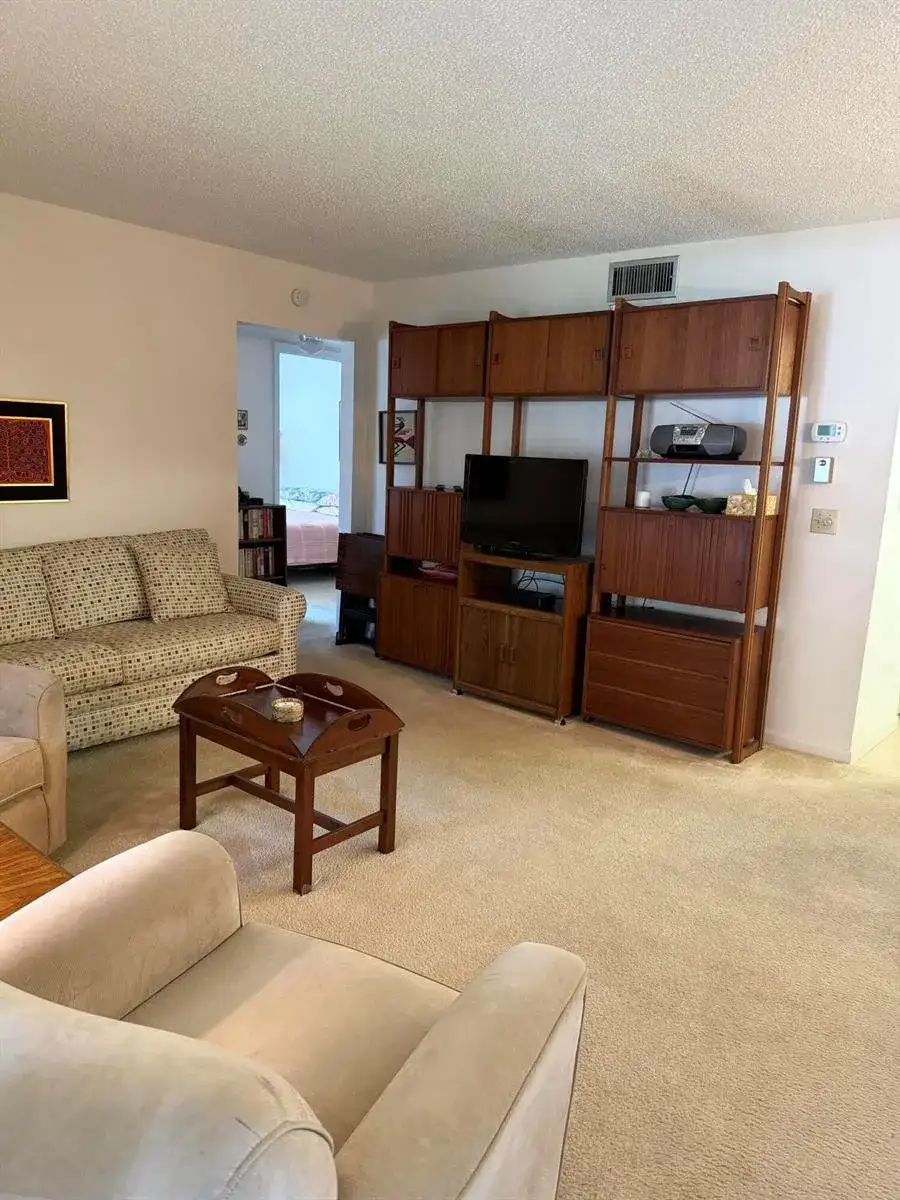 422 Pine Glen Lane # 1, FL 33463 photo 2