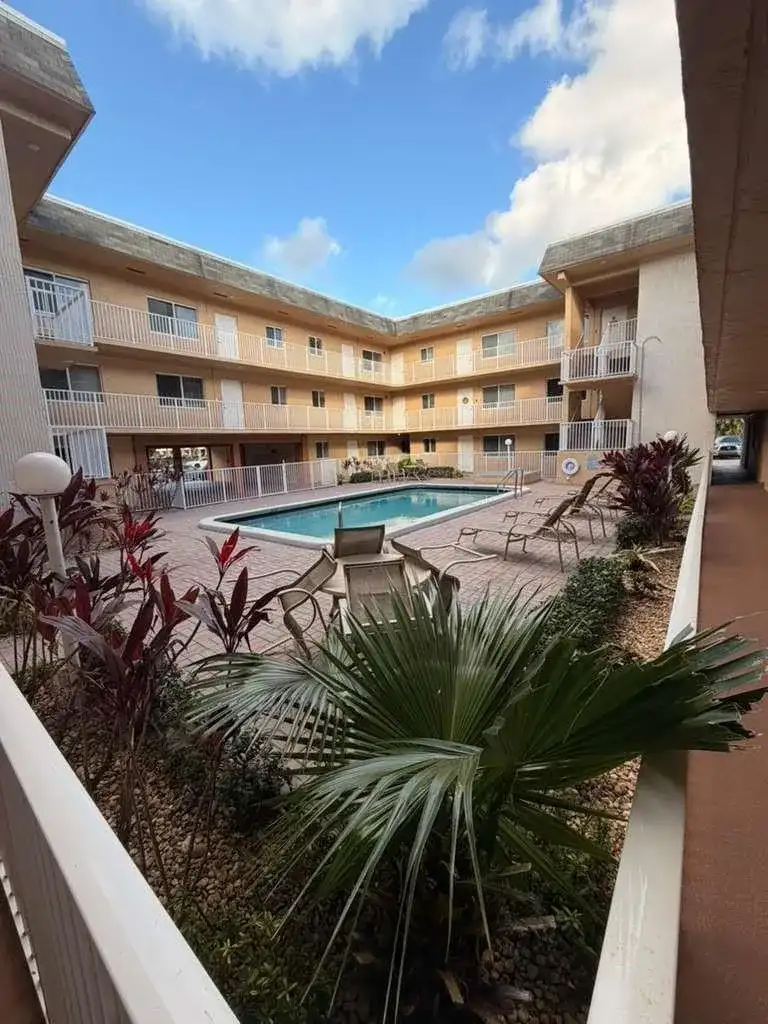 7910 Taft Street # 109, Pembroke Pines FL 33024