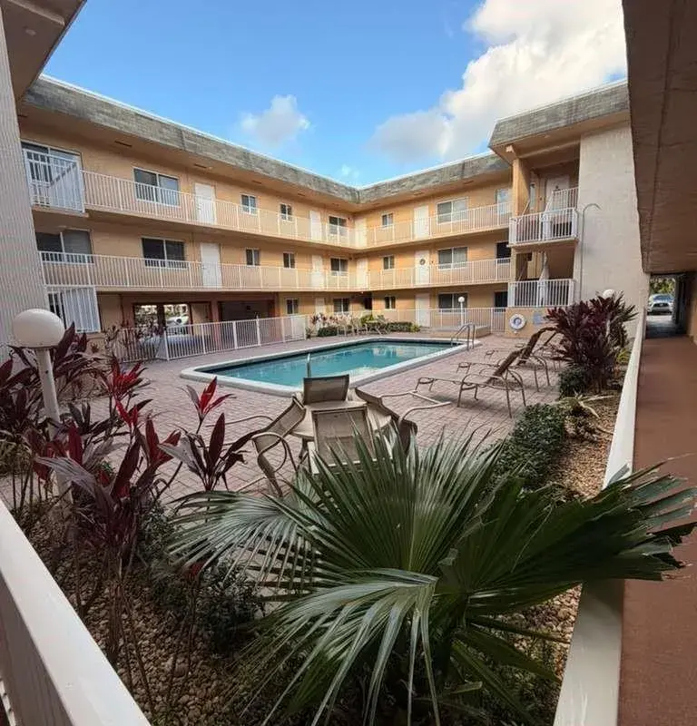 7910 Taft Street # 109, Pembroke Pines FL 33024