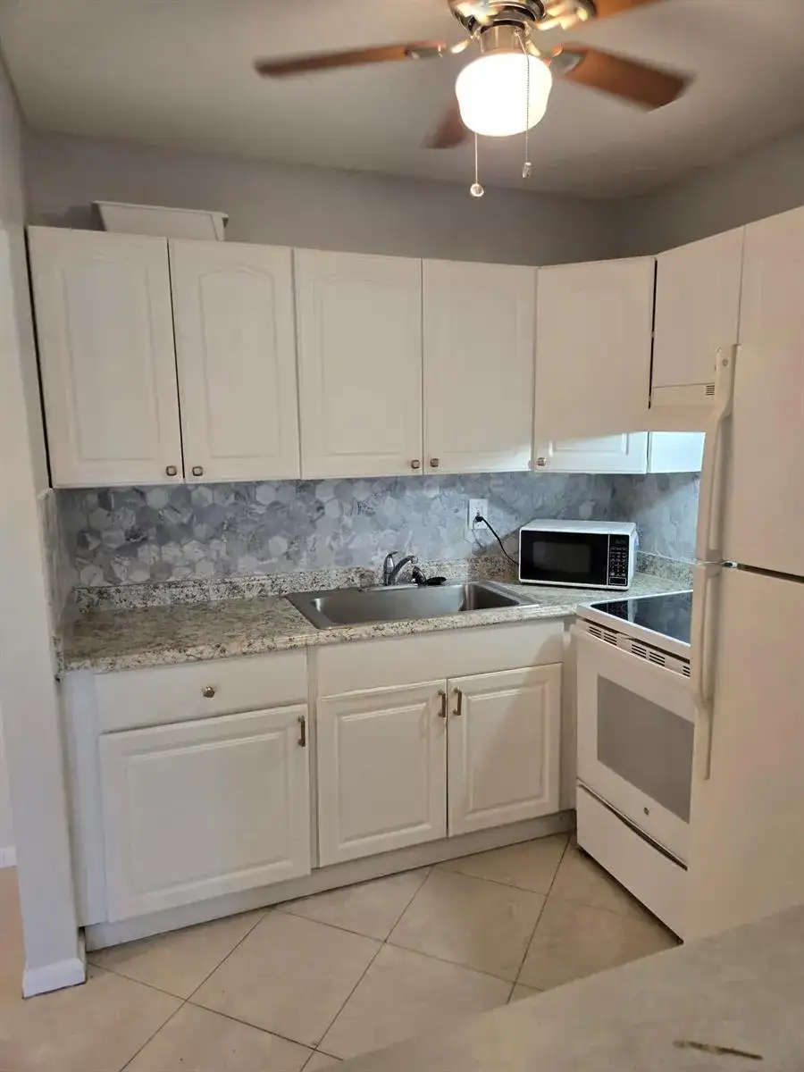 99 Salisbury E, West Palm Beach FL 33417 photo 3