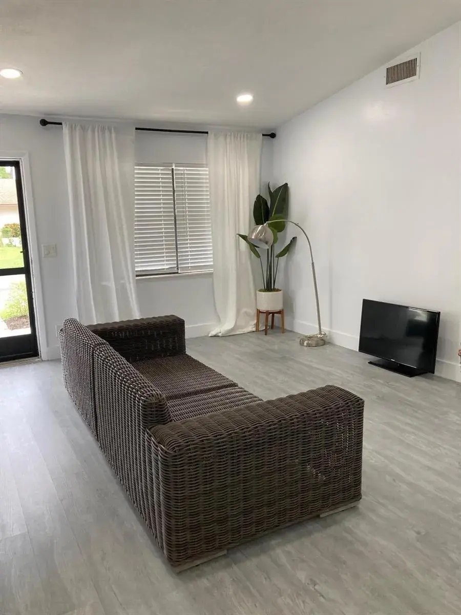 6132 Fairfield Circle # 7, FL 33463