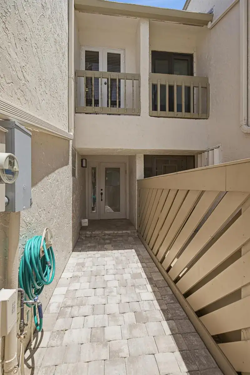 6024 Glendale Drive, Boca Raton FL 33433 photo 4