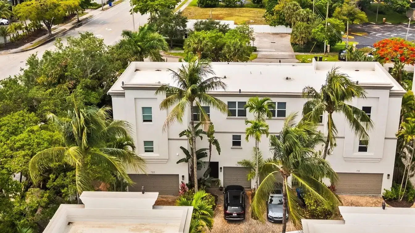 725 SW 4th Avenue, Fort Lauderdale FL 33315 photo 3