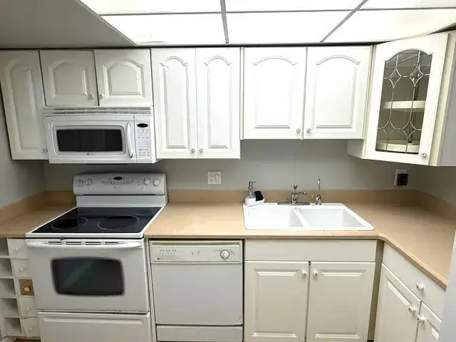 10040 Meridian Way N # 103, Palm Beach Gardens FL 33410 photo 3