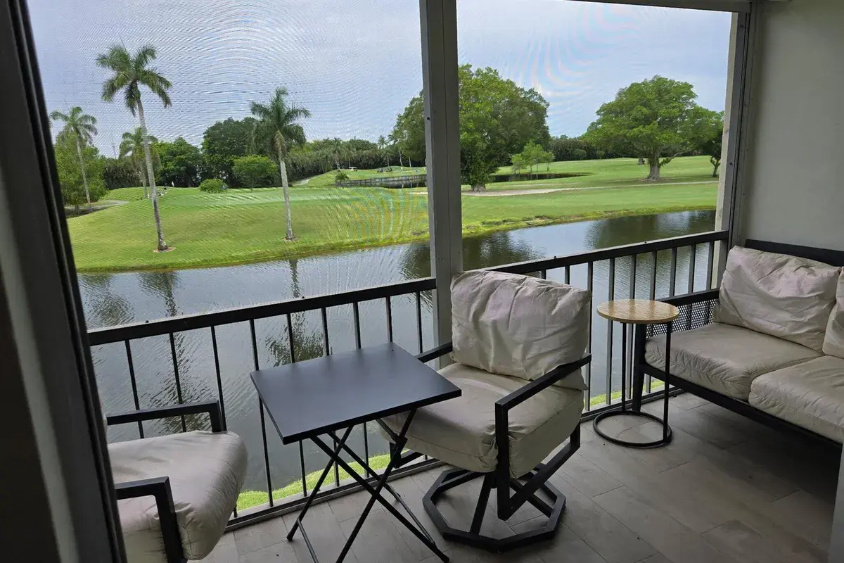 9923 S Hollybrook Lake Drive S # 310, Pembroke Pines FL 33025