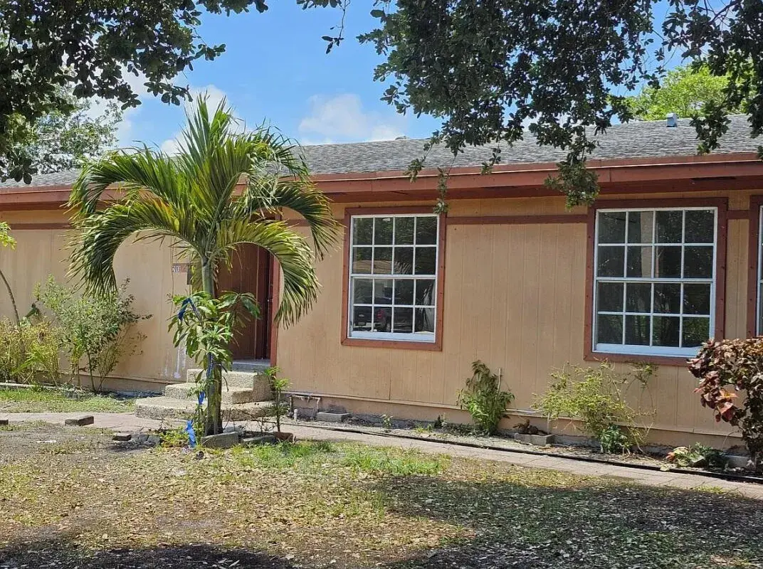 2013 SE Dock Street, West Palm Beach FL 33401