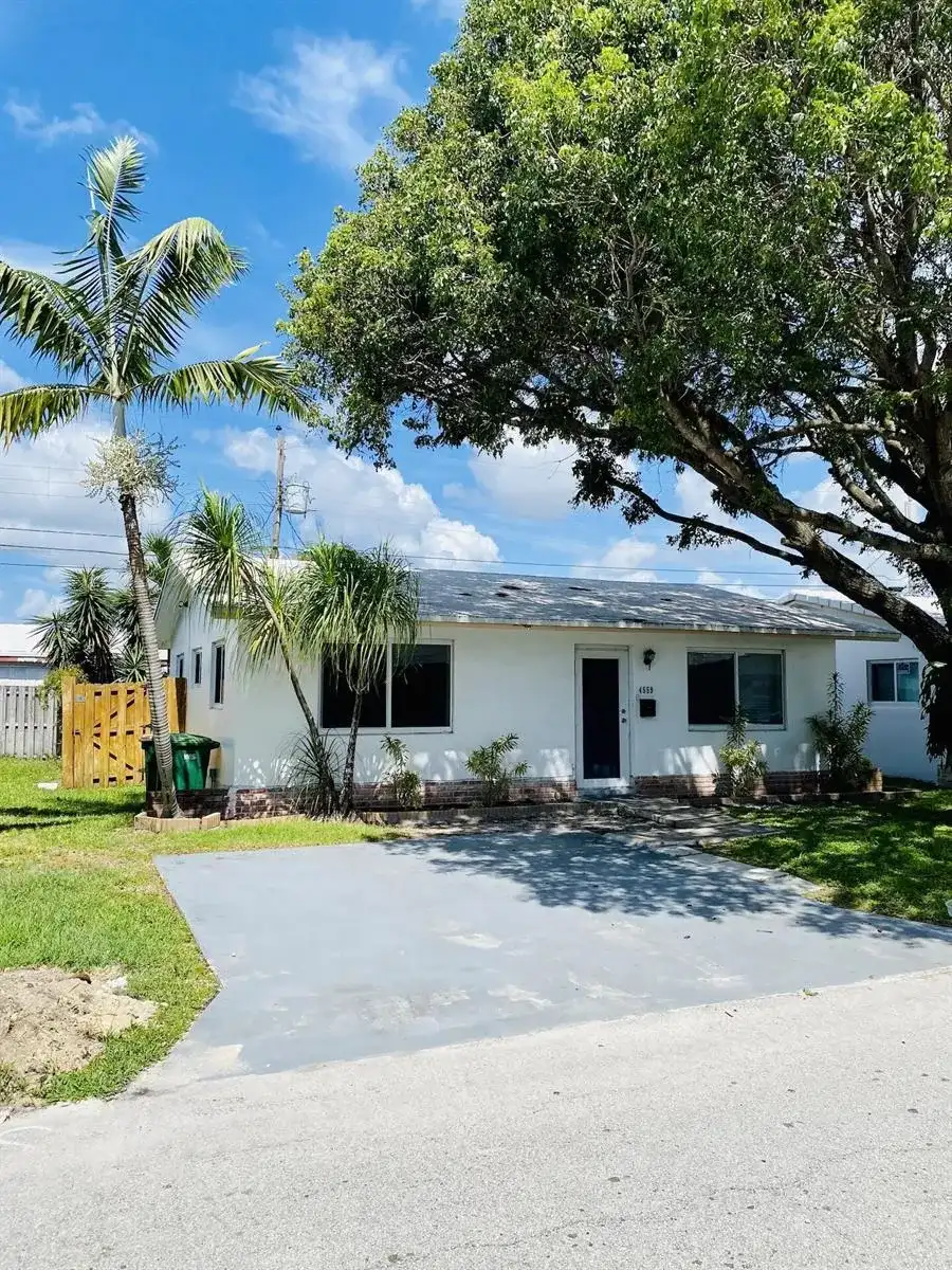 4559 NW 16th Way, Tamarac FL 33309