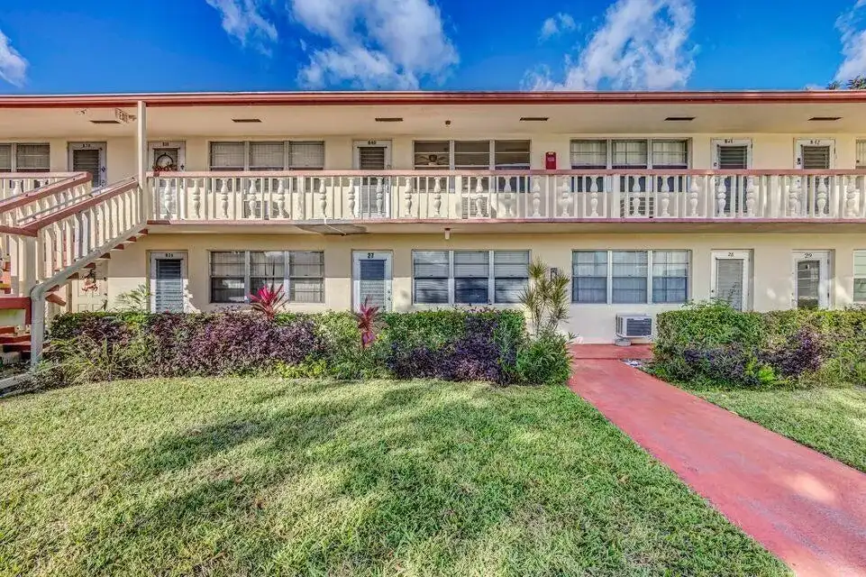 28 Camden B, West Palm Beach FL 33417