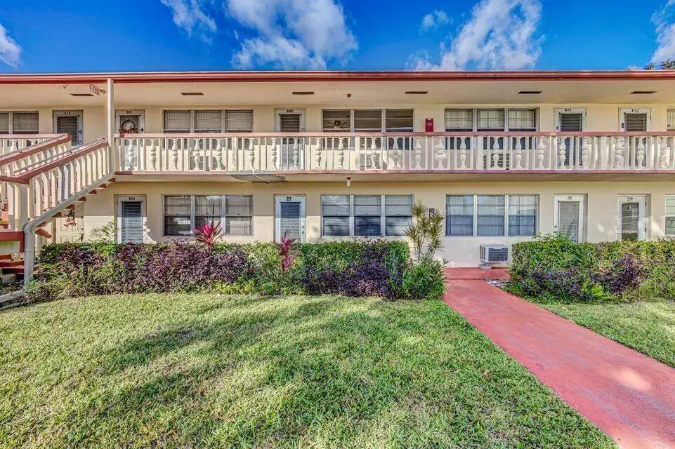 28 Camden B, West Palm Beach FL 33417
