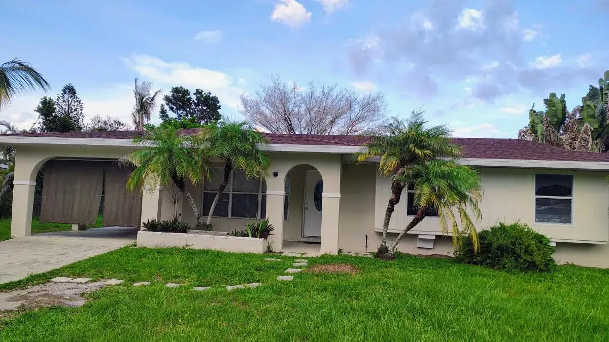 884 SE Solaz Avenue, Port St. Lucie FL 34983