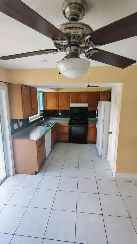 884 SE Solaz Avenue, Port St. Lucie FL 34983 photo 2