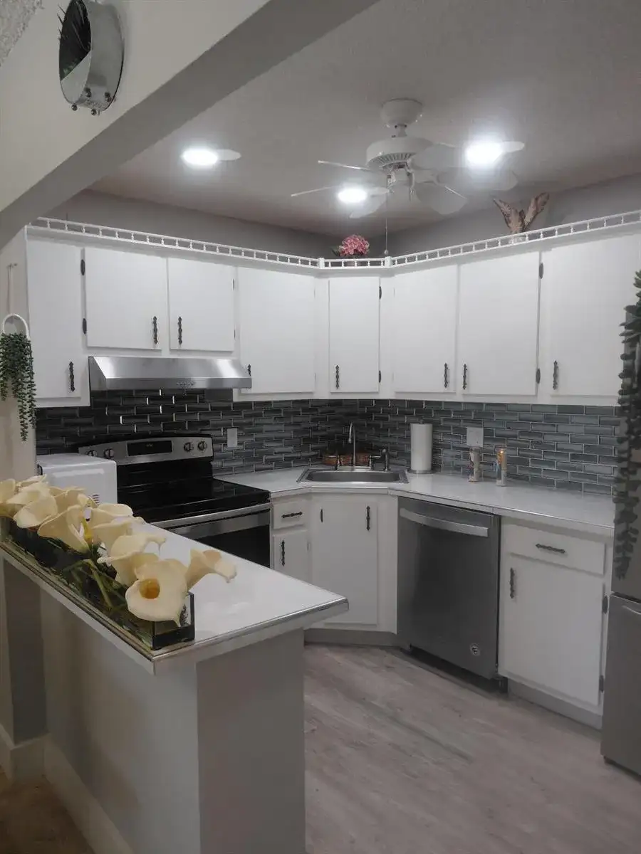 5931 Whispering Pine Way # 2, FL 33463 photo 3