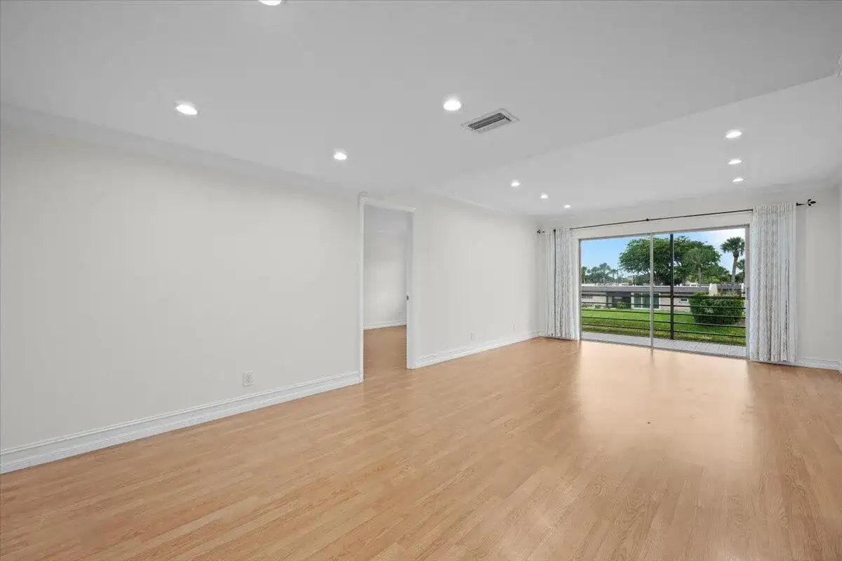 190 Lake Evelyn Drive # 190, West Palm Beach FL 33411 photo 4