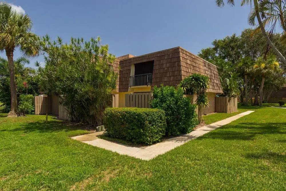 818 8th Court, Palm Beach Gardens FL 33410 photo 2
