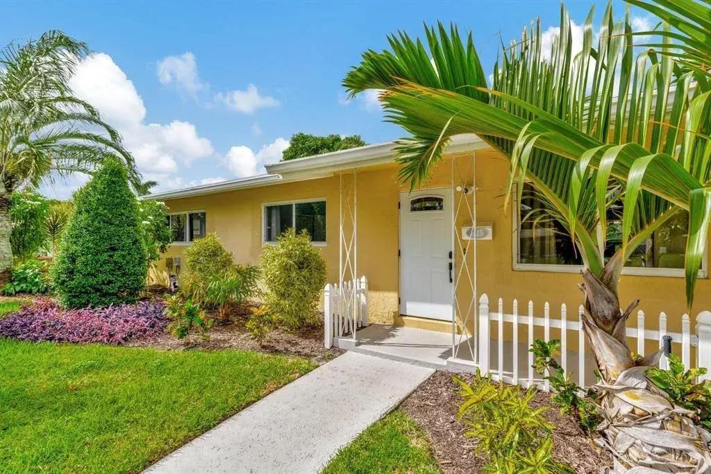 925 NE 25th Avenue, Pompano Beach FL 33062