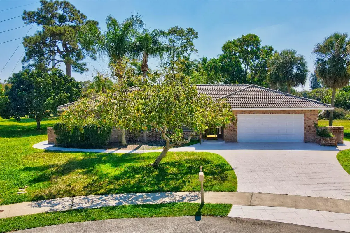 2334 Timbercreek Circle NW, Boca Raton FL 33431