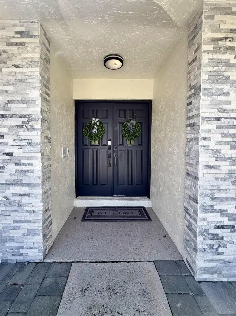 325 Knotty Wood Lane, Wellington FL 33414 photo 2